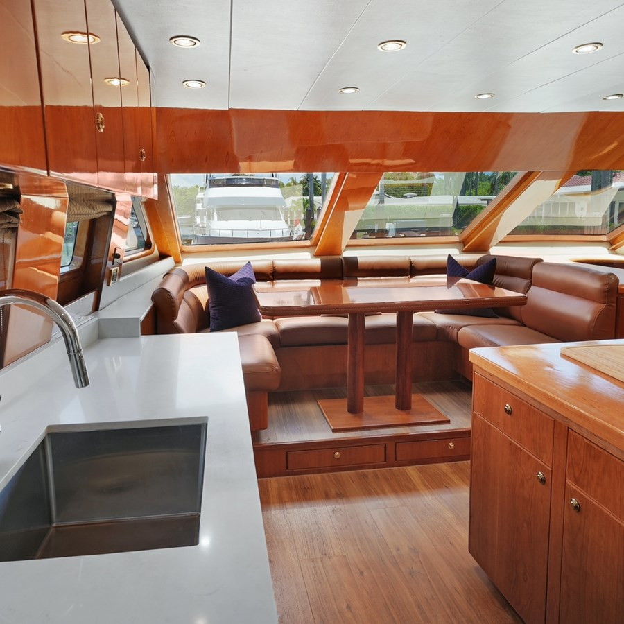 https://arconyachts.ams3.digitaloceanspaces.com/87579/conversions/large_4712890-optimize.jpg