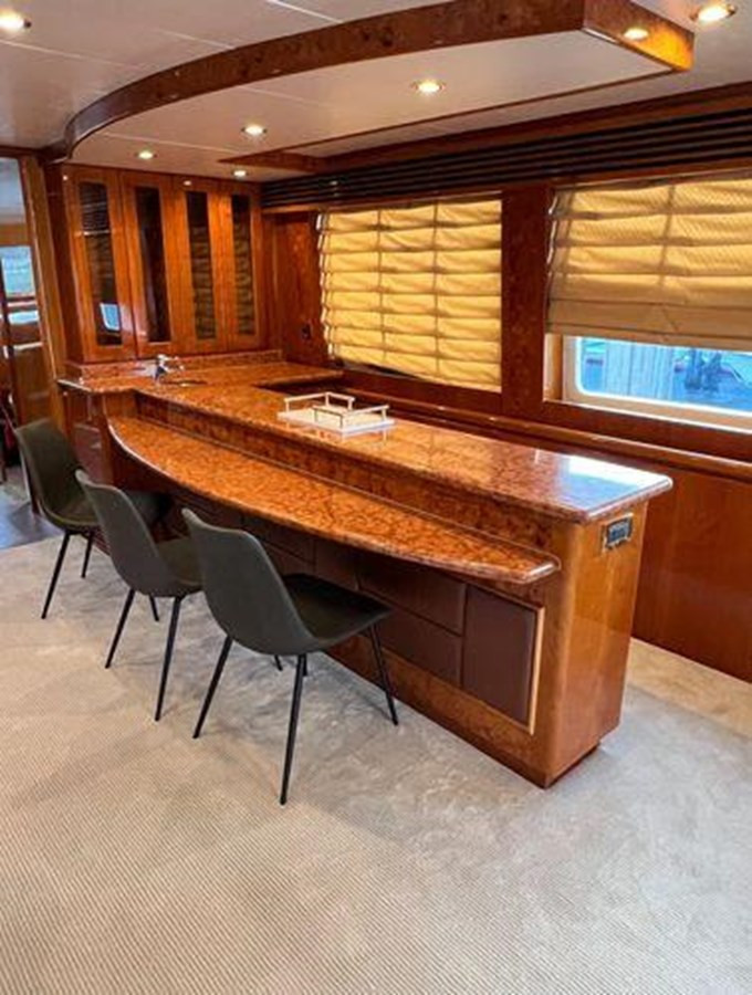 https://arconyachts.ams3.digitaloceanspaces.com/87585/conversions/large_4624391-optimize.jpg