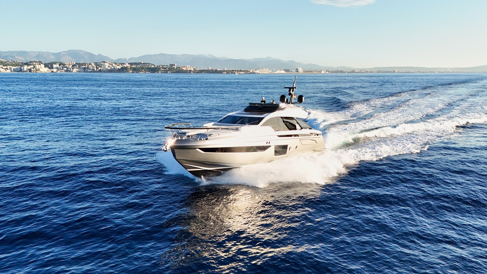 https://arconyachts.ams3.digitaloceanspaces.com/87593/conversions/large_4853720-optimize.jpg