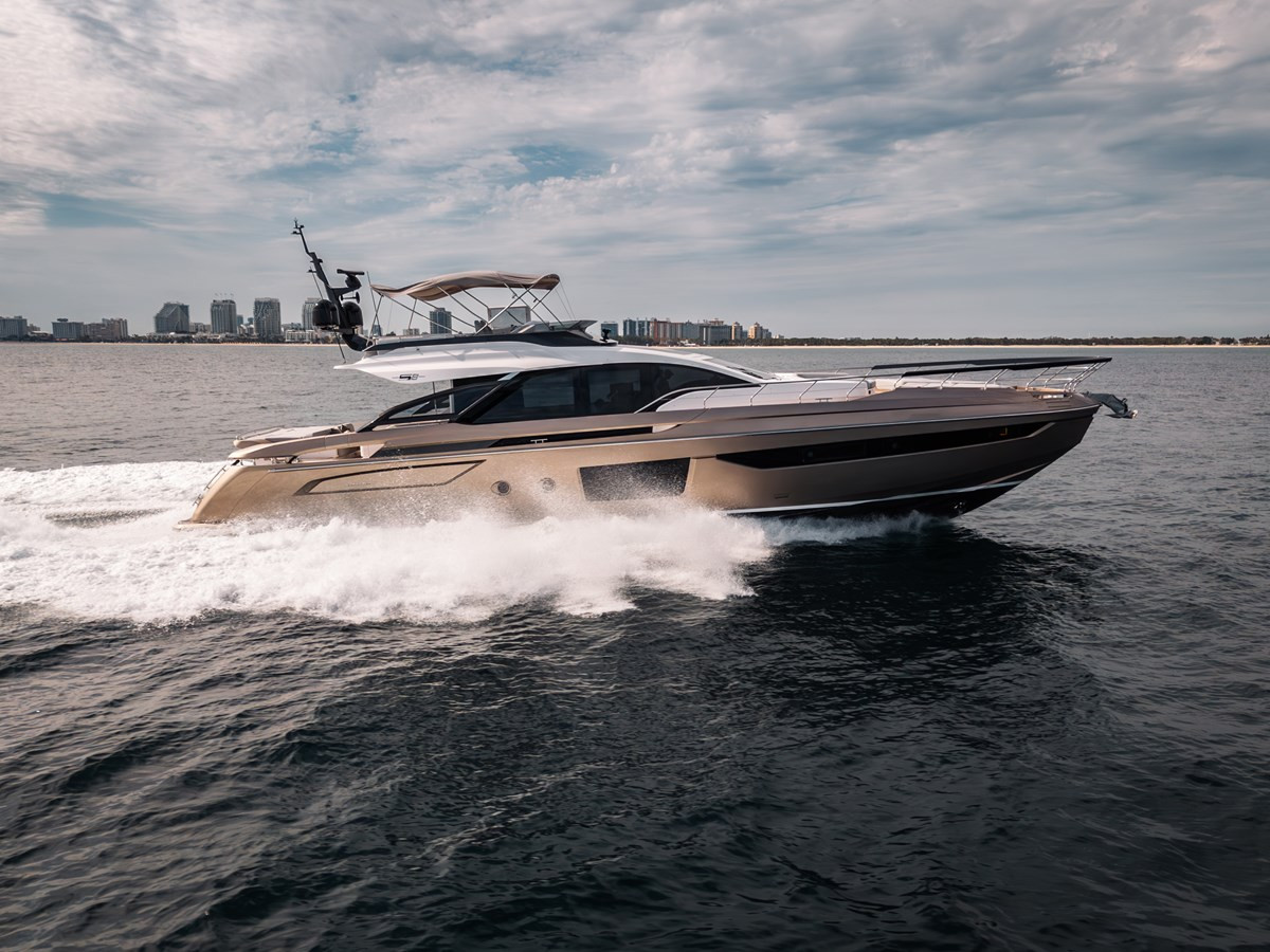 https://arconyachts.ams3.digitaloceanspaces.com/87598/conversions/large_4702885-optimize.jpg