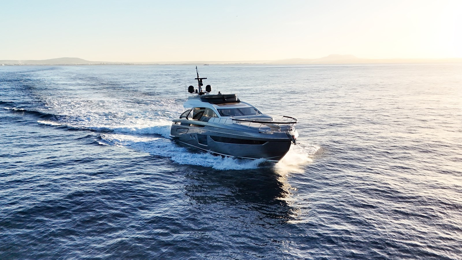 https://arconyachts.ams3.digitaloceanspaces.com/87600/conversions/large_4853634-optimize.jpg