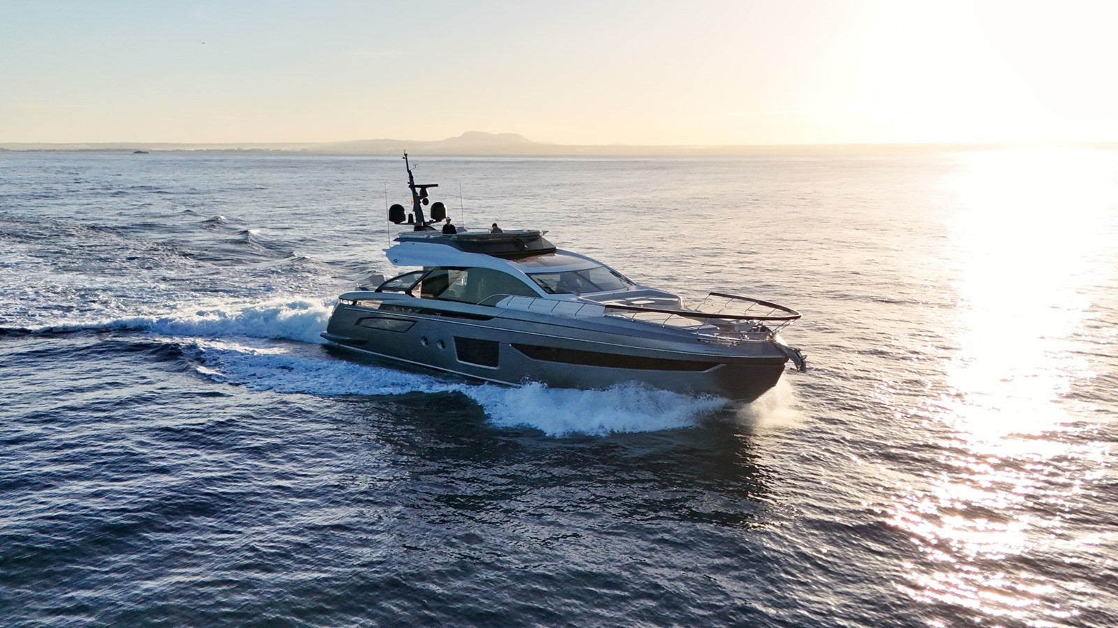 https://arconyachts.ams3.digitaloceanspaces.com/87603/conversions/large_4853635-optimize.jpg