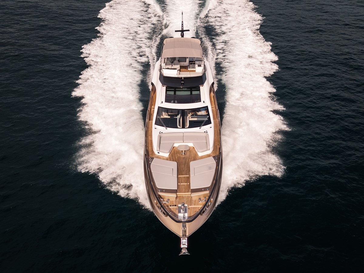 https://arconyachts.ams3.digitaloceanspaces.com/87611/conversions/large_4702889-optimize.jpg