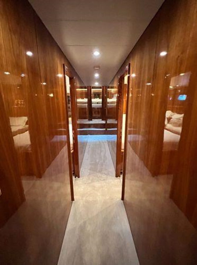 https://arconyachts.ams3.digitaloceanspaces.com/87613/conversions/large_4624392-optimize.jpg