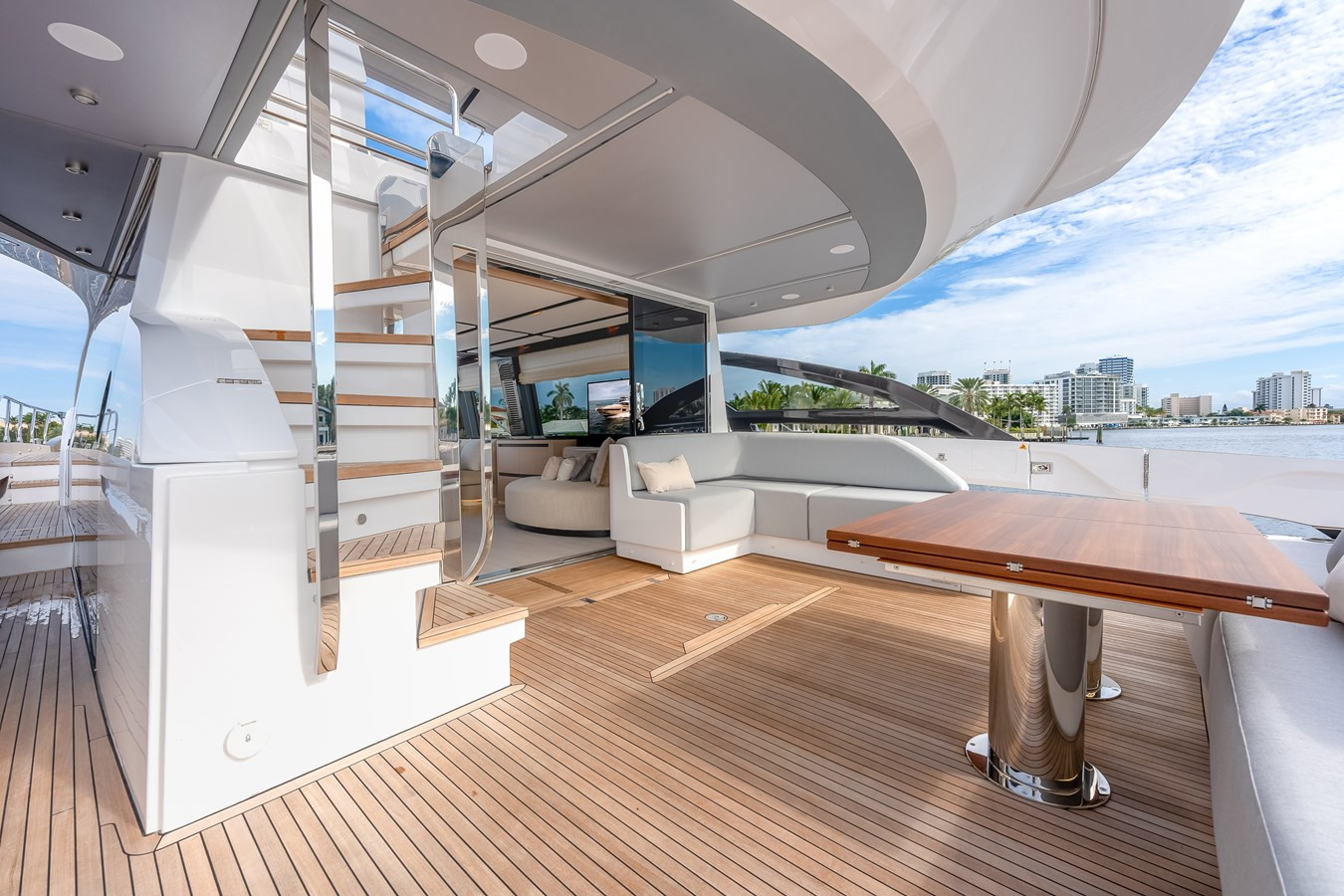 https://arconyachts.ams3.digitaloceanspaces.com/87617/conversions/large_4702949-optimize.jpg