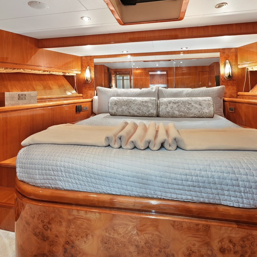 https://arconyachts.ams3.digitaloceanspaces.com/87642/conversions/large_4712908-optimize.jpg