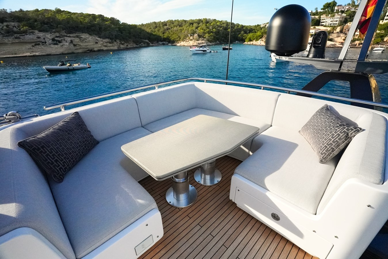 https://arconyachts.ams3.digitaloceanspaces.com/87650/conversions/large_4853650-optimize.jpg