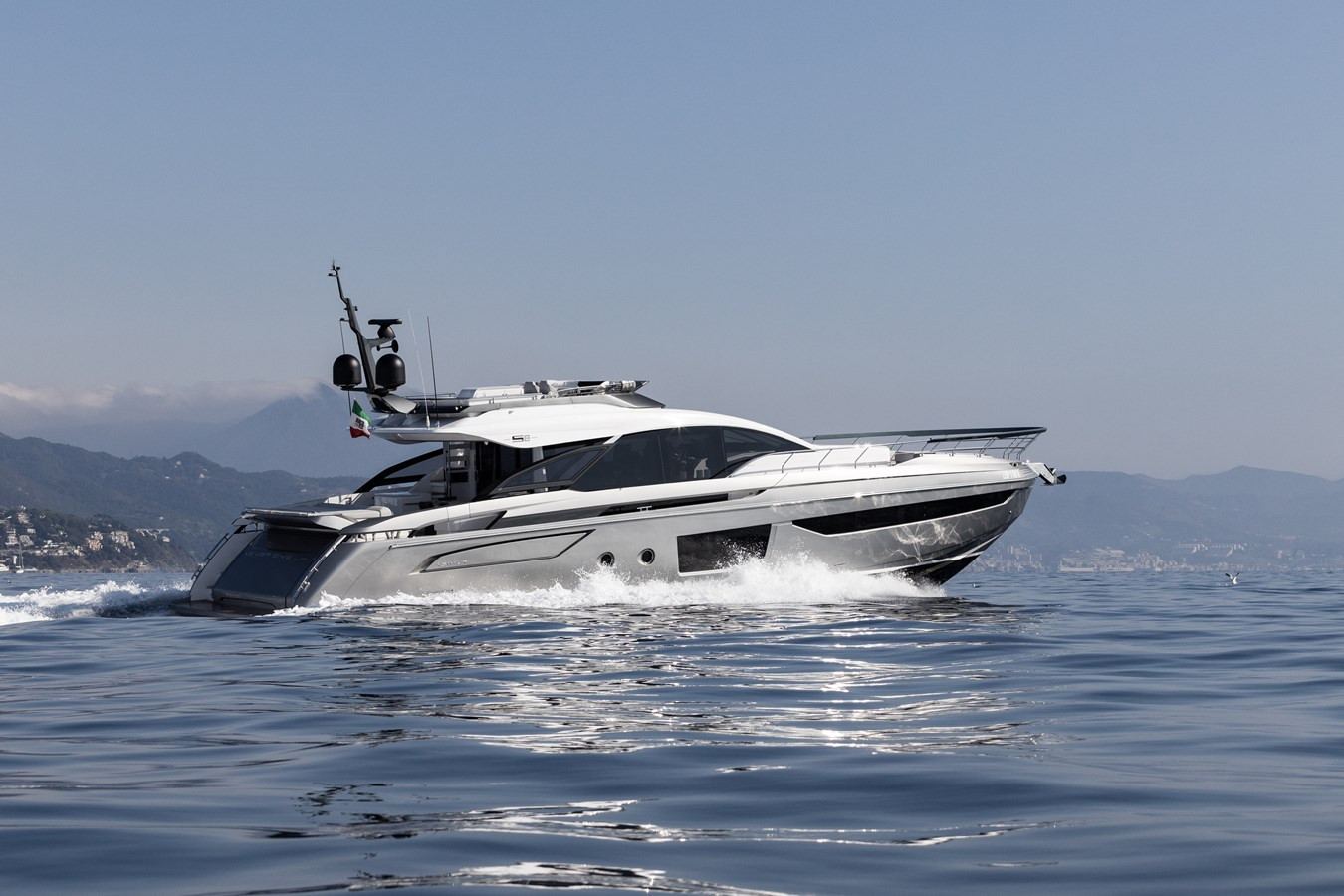 https://arconyachts.ams3.digitaloceanspaces.com/87704/conversions/large_3739025-optimize.jpg