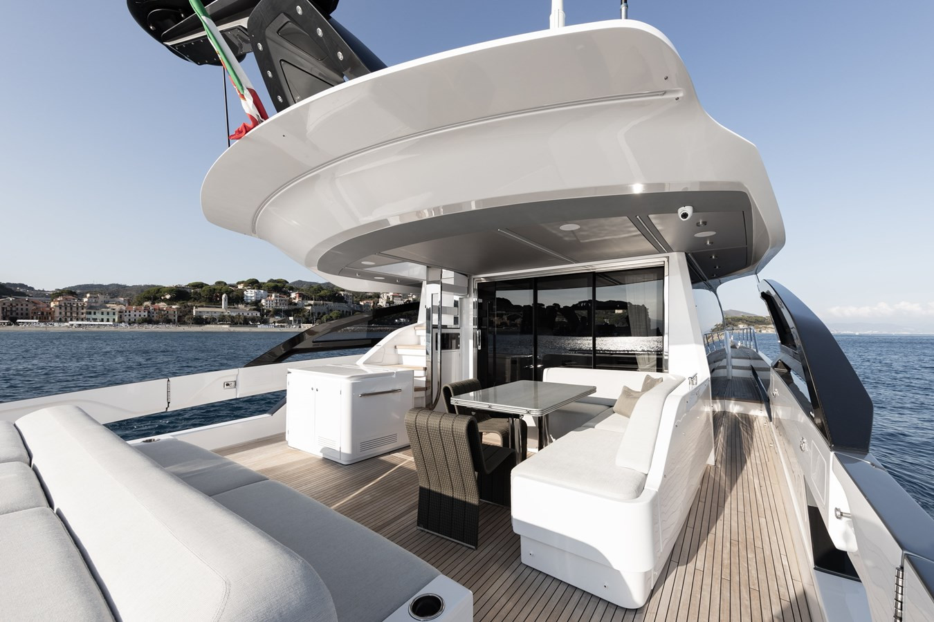 https://arconyachts.ams3.digitaloceanspaces.com/87729/conversions/large_3739033-optimize.jpg