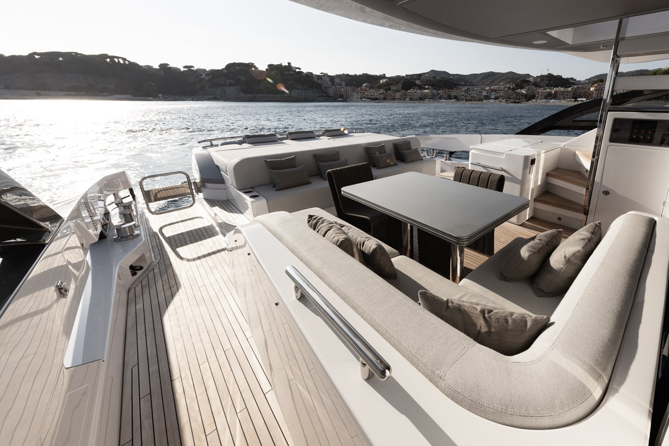 https://arconyachts.ams3.digitaloceanspaces.com/87732/conversions/large_3739034-optimize.jpg