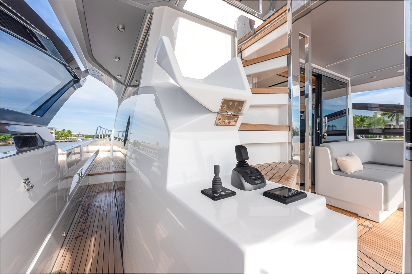 https://arconyachts.ams3.digitaloceanspaces.com/87736/conversions/large_4703071-optimize.jpg
