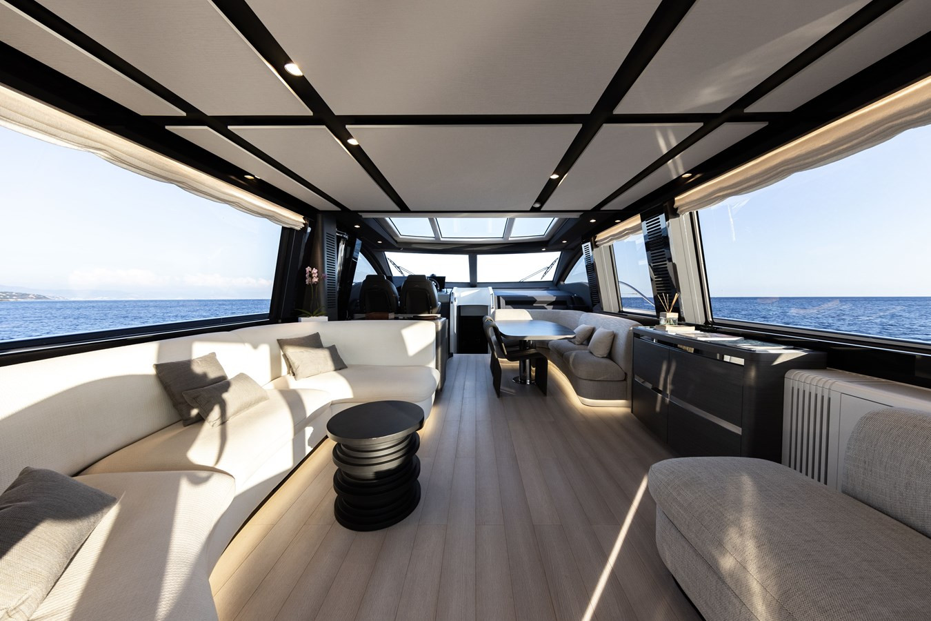 https://arconyachts.ams3.digitaloceanspaces.com/87750/conversions/large_3739040-optimize.jpg