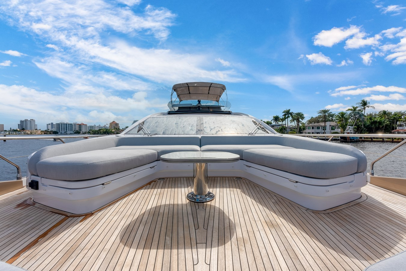 https://arconyachts.ams3.digitaloceanspaces.com/87752/conversions/large_4703075-optimize.jpg