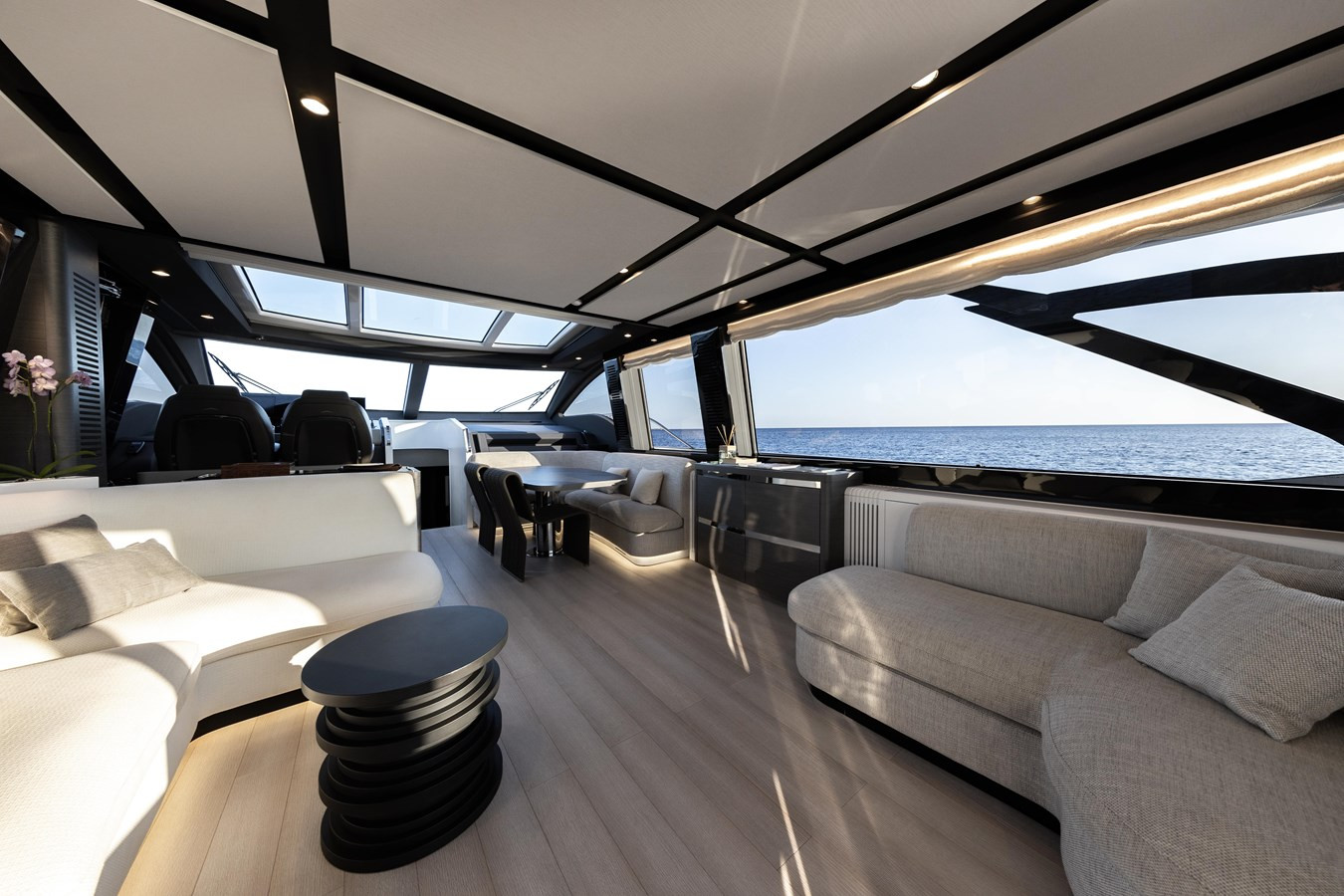 https://arconyachts.ams3.digitaloceanspaces.com/87753/conversions/large_3739041-optimize.jpg