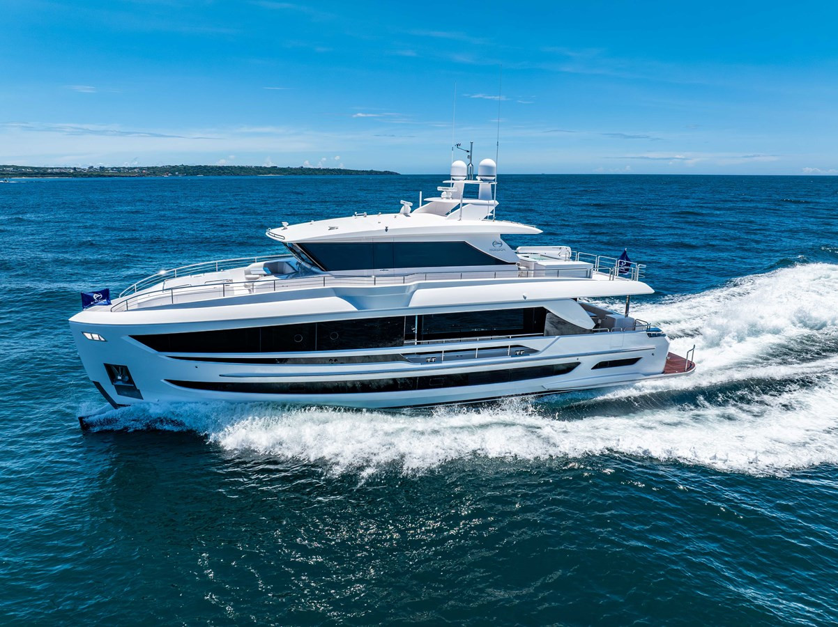 https://arconyachts.ams3.digitaloceanspaces.com/87799/conversions/large_4772971-optimize.jpg