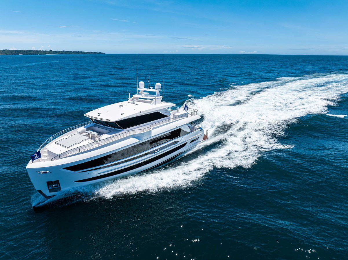 https://arconyachts.ams3.digitaloceanspaces.com/87801/conversions/large_4772972-optimize.jpg