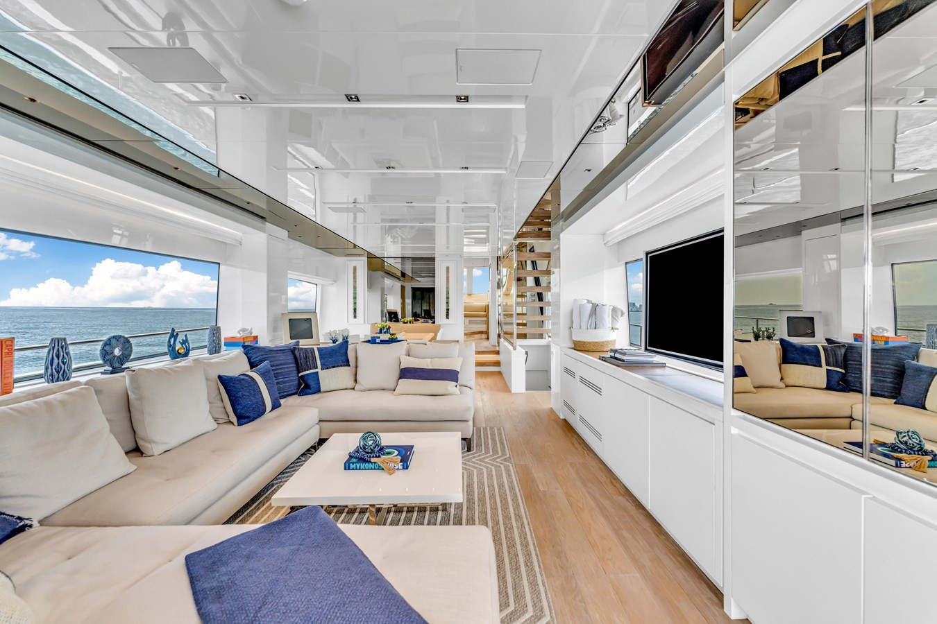 https://arconyachts.ams3.digitaloceanspaces.com/87835/conversions/large_4369416-optimize.jpg