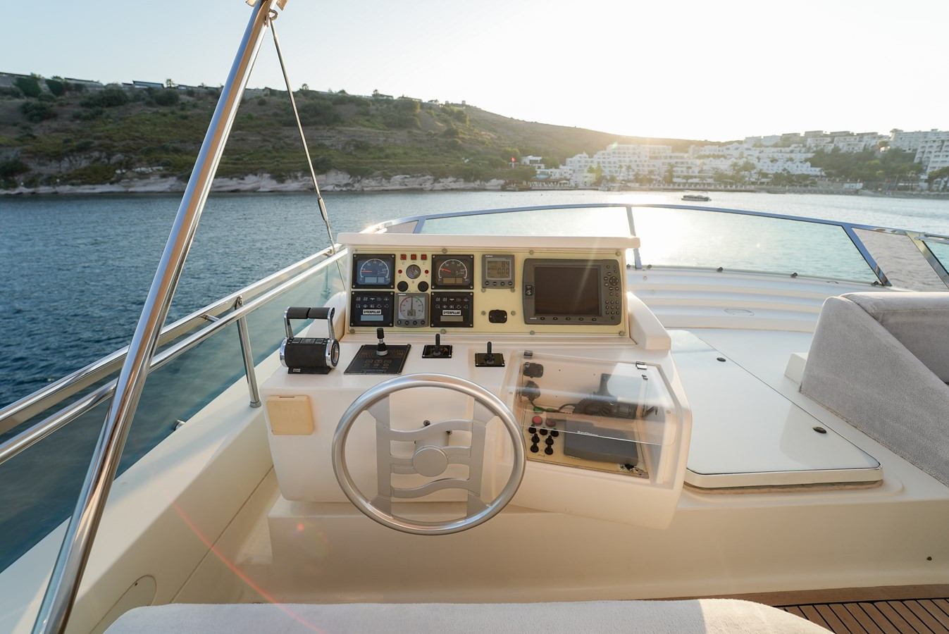 https://arconyachts.ams3.digitaloceanspaces.com/87950/conversions/large_4694432-optimize.jpg