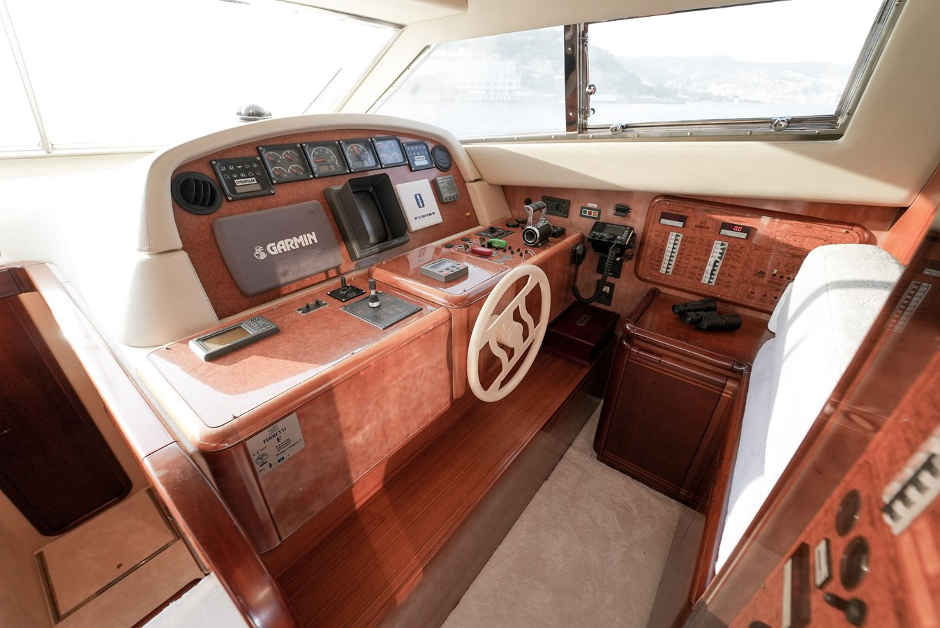 https://arconyachts.ams3.digitaloceanspaces.com/87994/conversions/large_4694479-optimize.jpg