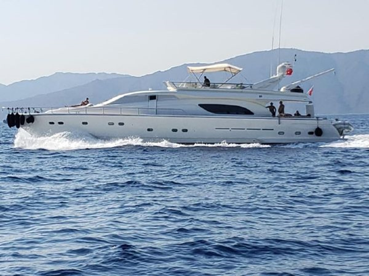https://arconyachts.ams3.digitaloceanspaces.com/87996/conversions/large_3895517-optimize.jpg