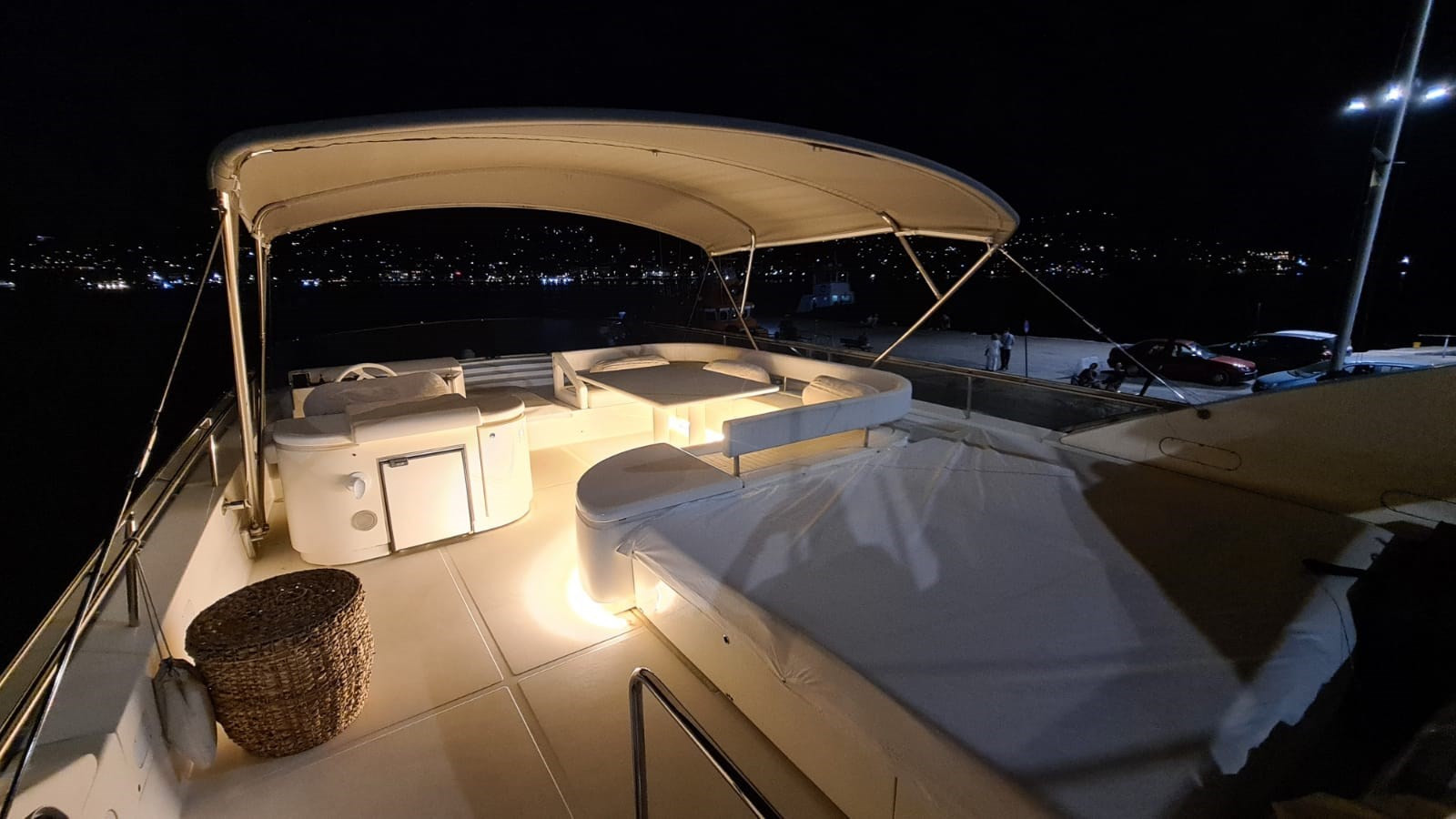 https://arconyachts.ams3.digitaloceanspaces.com/88010/conversions/large_4075450-optimize.jpg