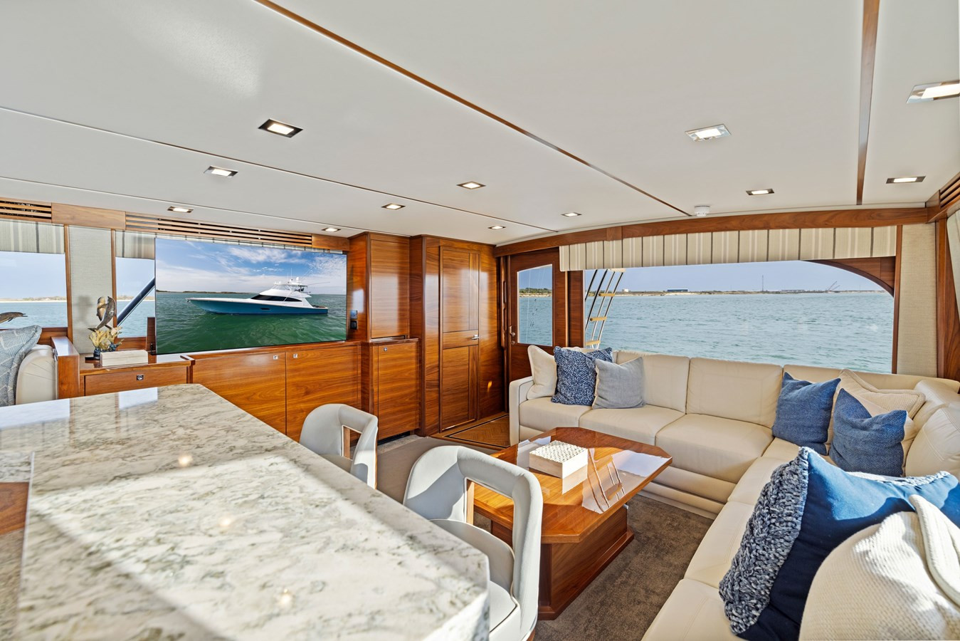 https://arconyachts.ams3.digitaloceanspaces.com/88021/conversions/large_4033773-optimize.jpg
