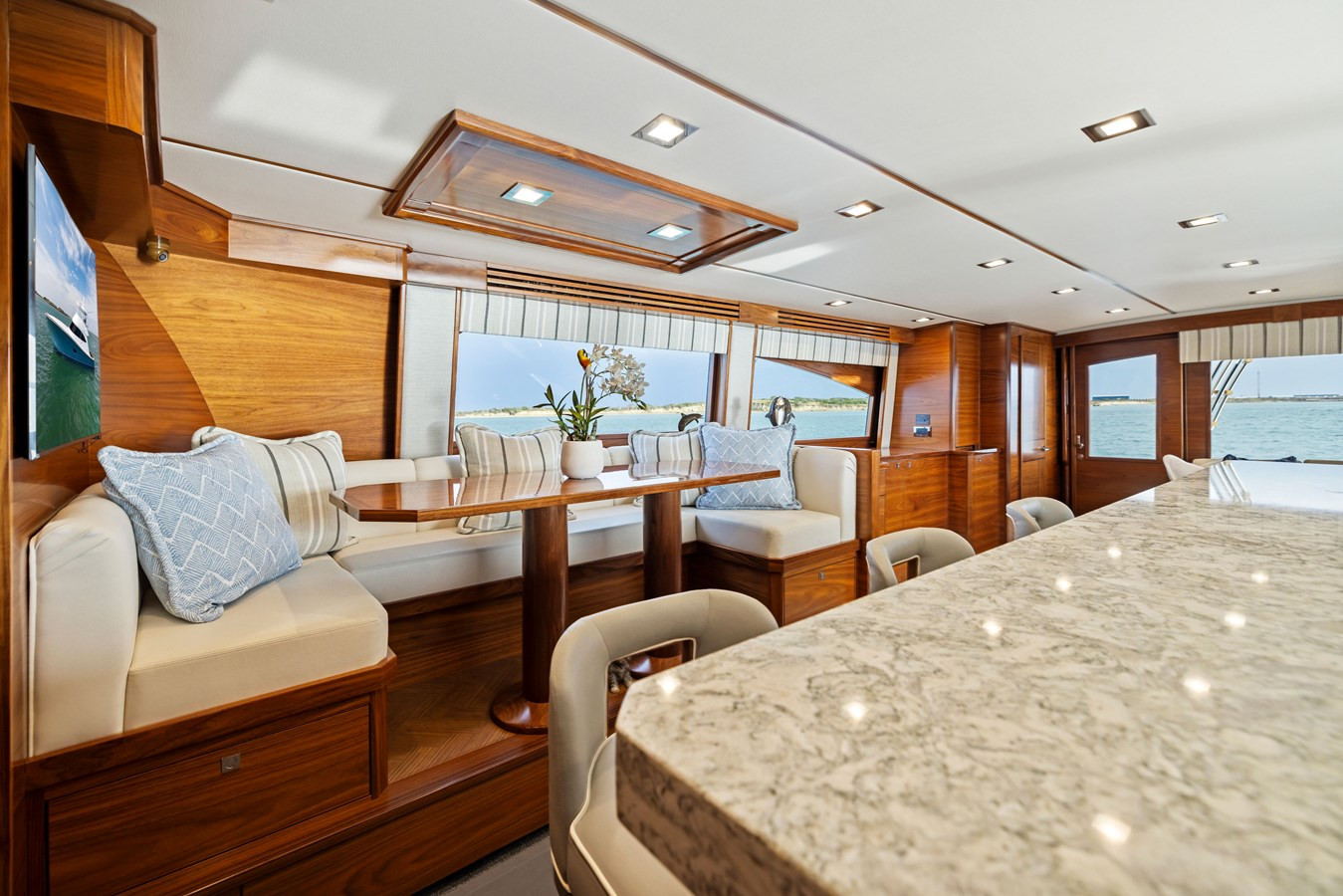 https://arconyachts.ams3.digitaloceanspaces.com/88027/conversions/large_4033775-optimize.jpg