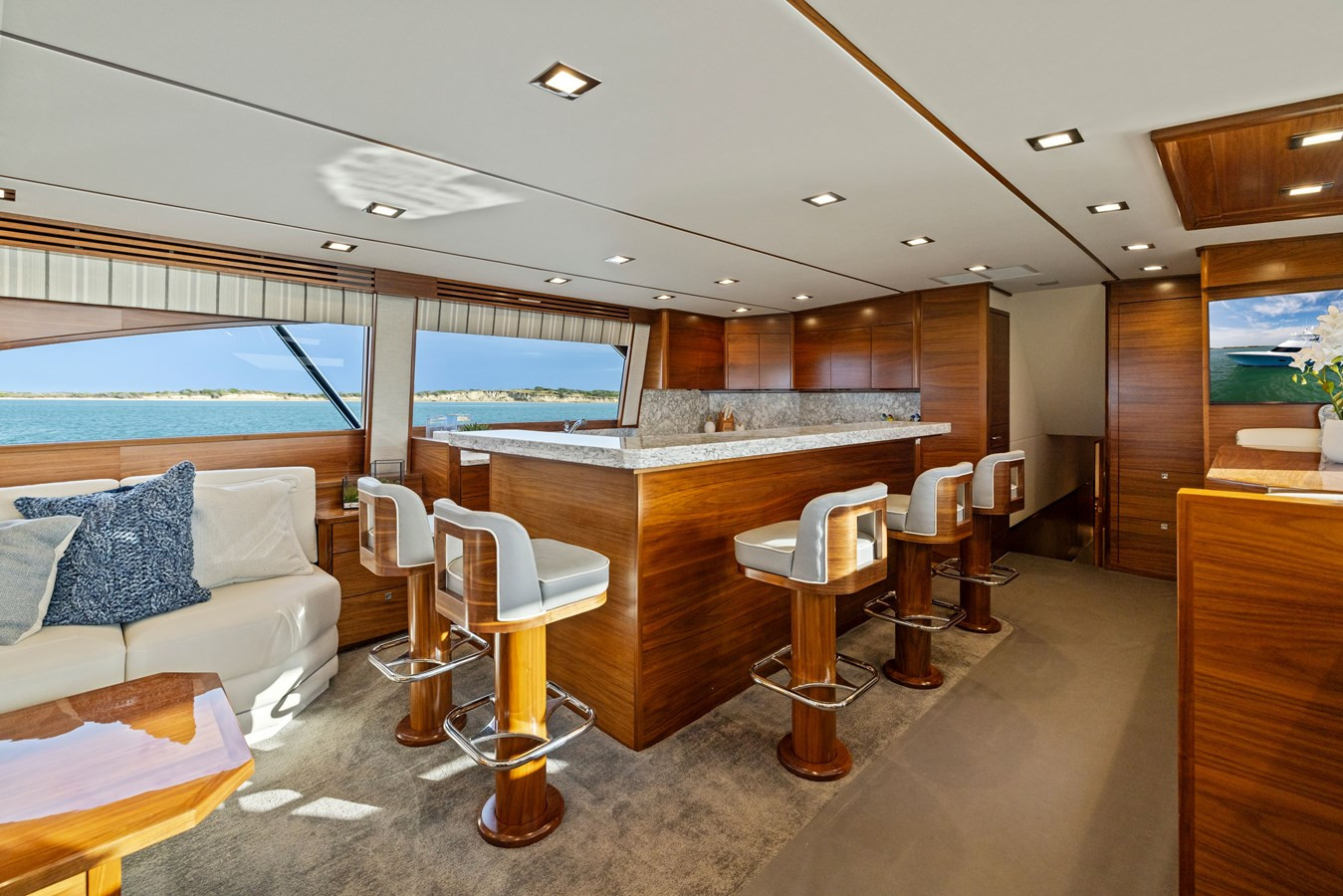 https://arconyachts.ams3.digitaloceanspaces.com/88041/conversions/large_4033780-optimize.jpg