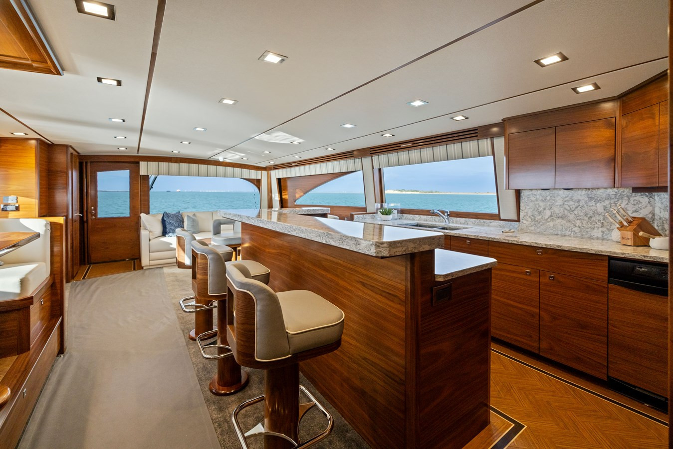 https://arconyachts.ams3.digitaloceanspaces.com/88046/conversions/large_4033782-optimize.jpg