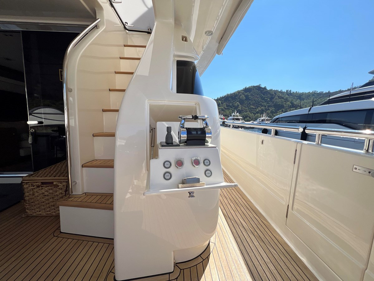https://arconyachts.ams3.digitaloceanspaces.com/88048/conversions/large_4821506-optimize.jpg