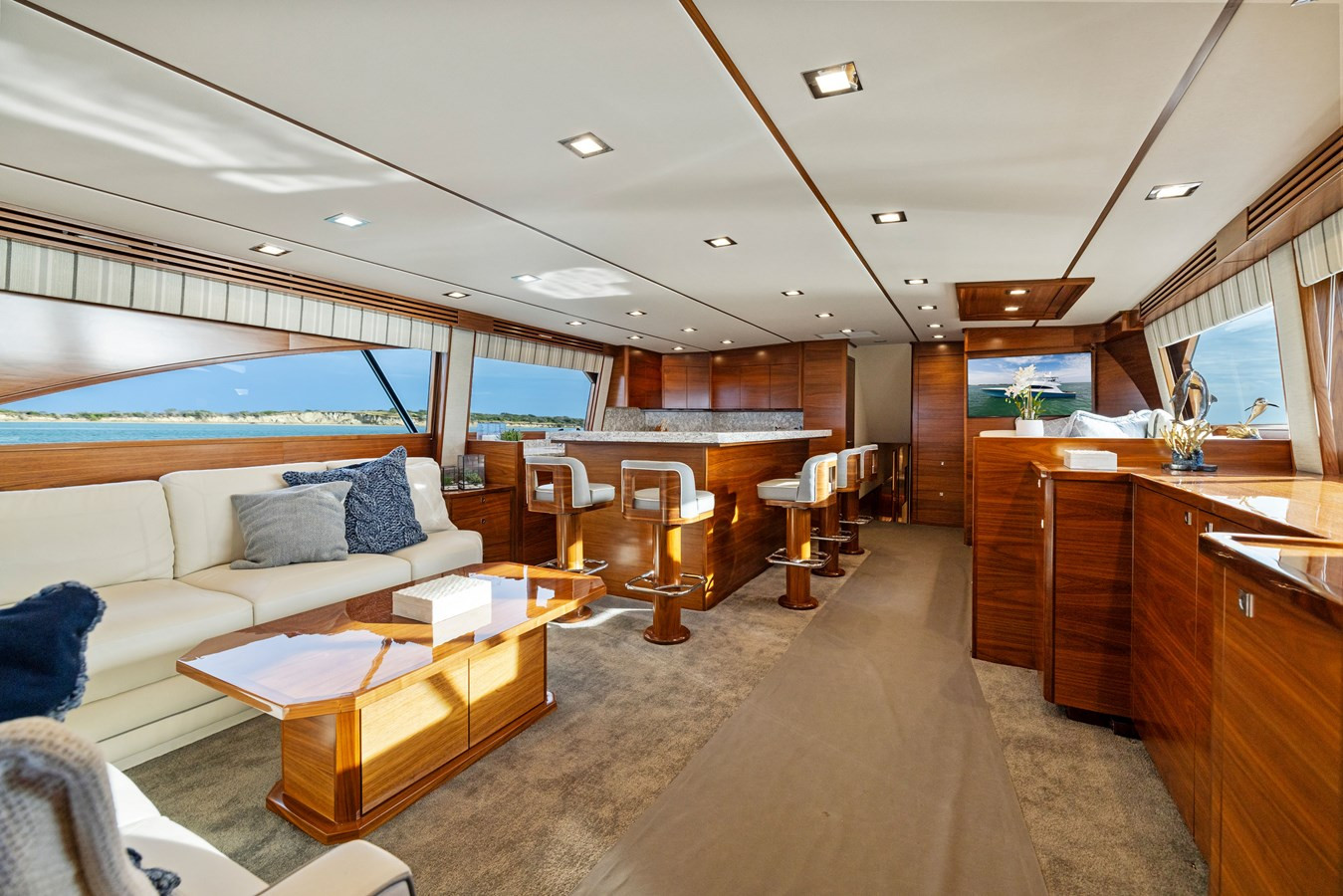 https://arconyachts.ams3.digitaloceanspaces.com/88049/conversions/large_4033783-optimize.jpg