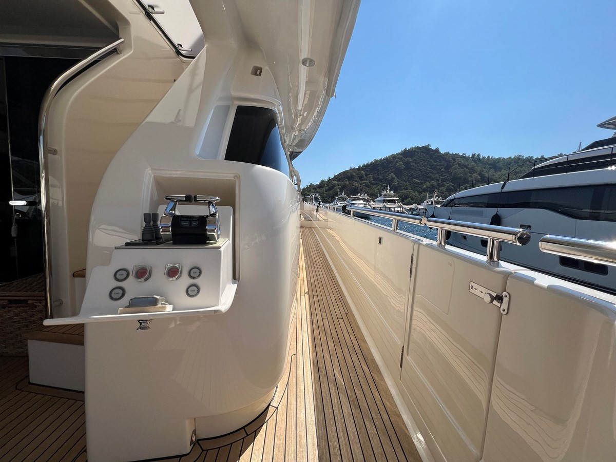 https://arconyachts.ams3.digitaloceanspaces.com/88051/conversions/large_4821507-optimize.jpg