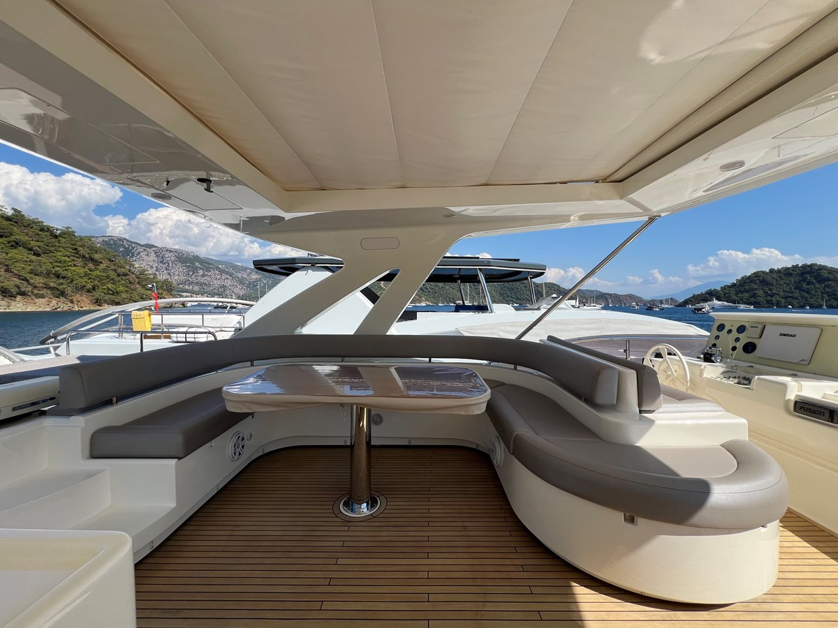 https://arconyachts.ams3.digitaloceanspaces.com/88059/conversions/large_4821510-optimize.jpg