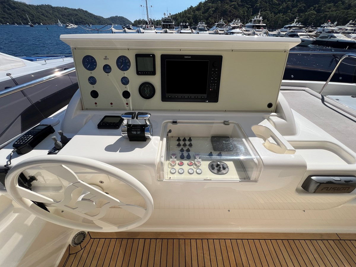 https://arconyachts.ams3.digitaloceanspaces.com/88074/conversions/large_4821516-optimize.jpg