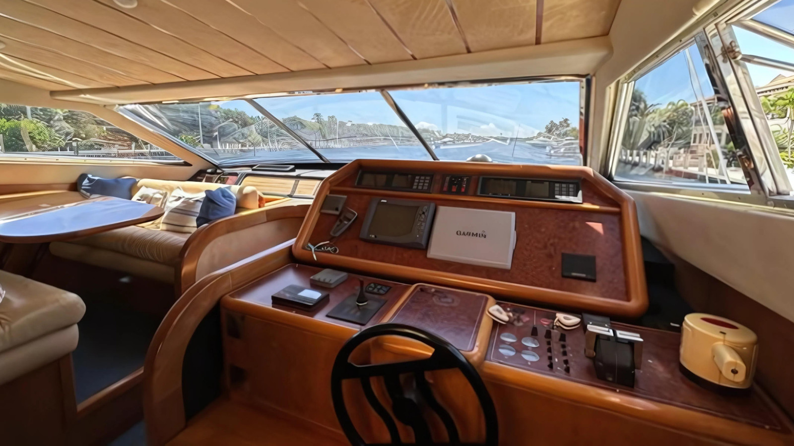 https://arconyachts.ams3.digitaloceanspaces.com/88087/conversions/large_4346852-optimize.jpg