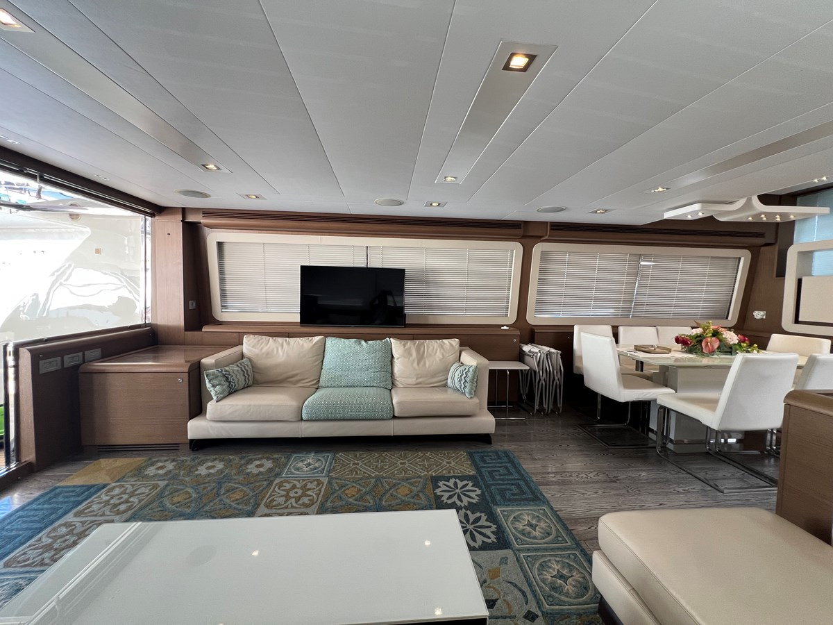 https://arconyachts.ams3.digitaloceanspaces.com/88088/conversions/large_4821521-optimize.jpg