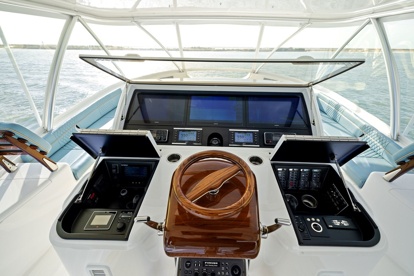 https://arconyachts.ams3.digitaloceanspaces.com/88150/conversions/large_4033833-optimize.jpg