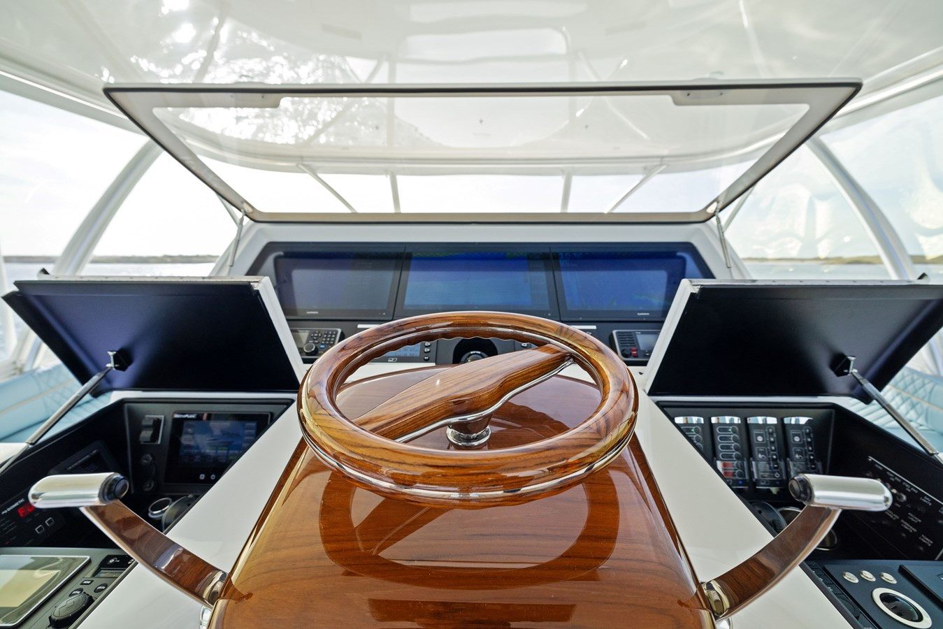 https://arconyachts.ams3.digitaloceanspaces.com/88153/conversions/large_4033837-optimize.jpg