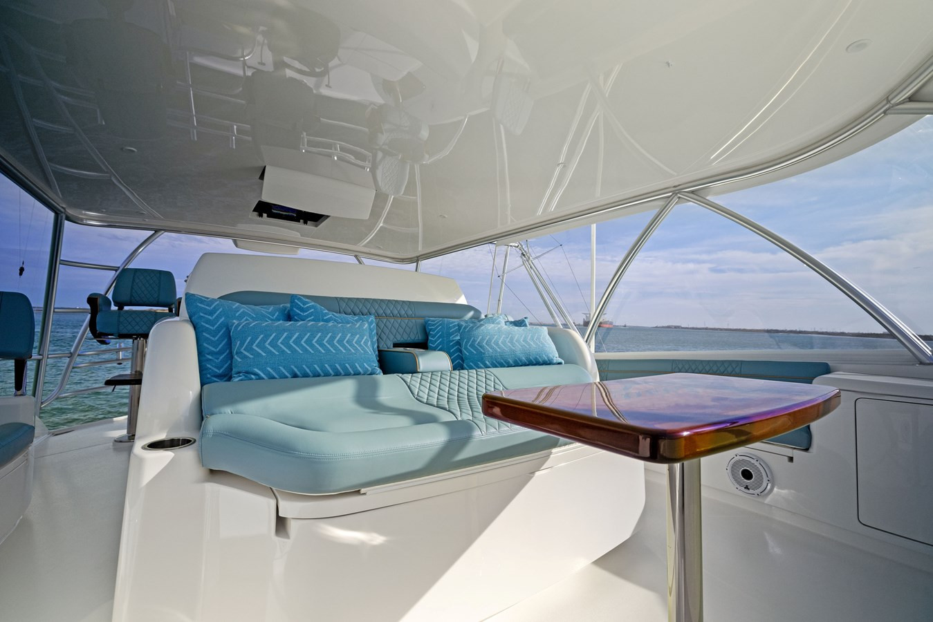 https://arconyachts.ams3.digitaloceanspaces.com/88159/conversions/large_4033839-optimize.jpg