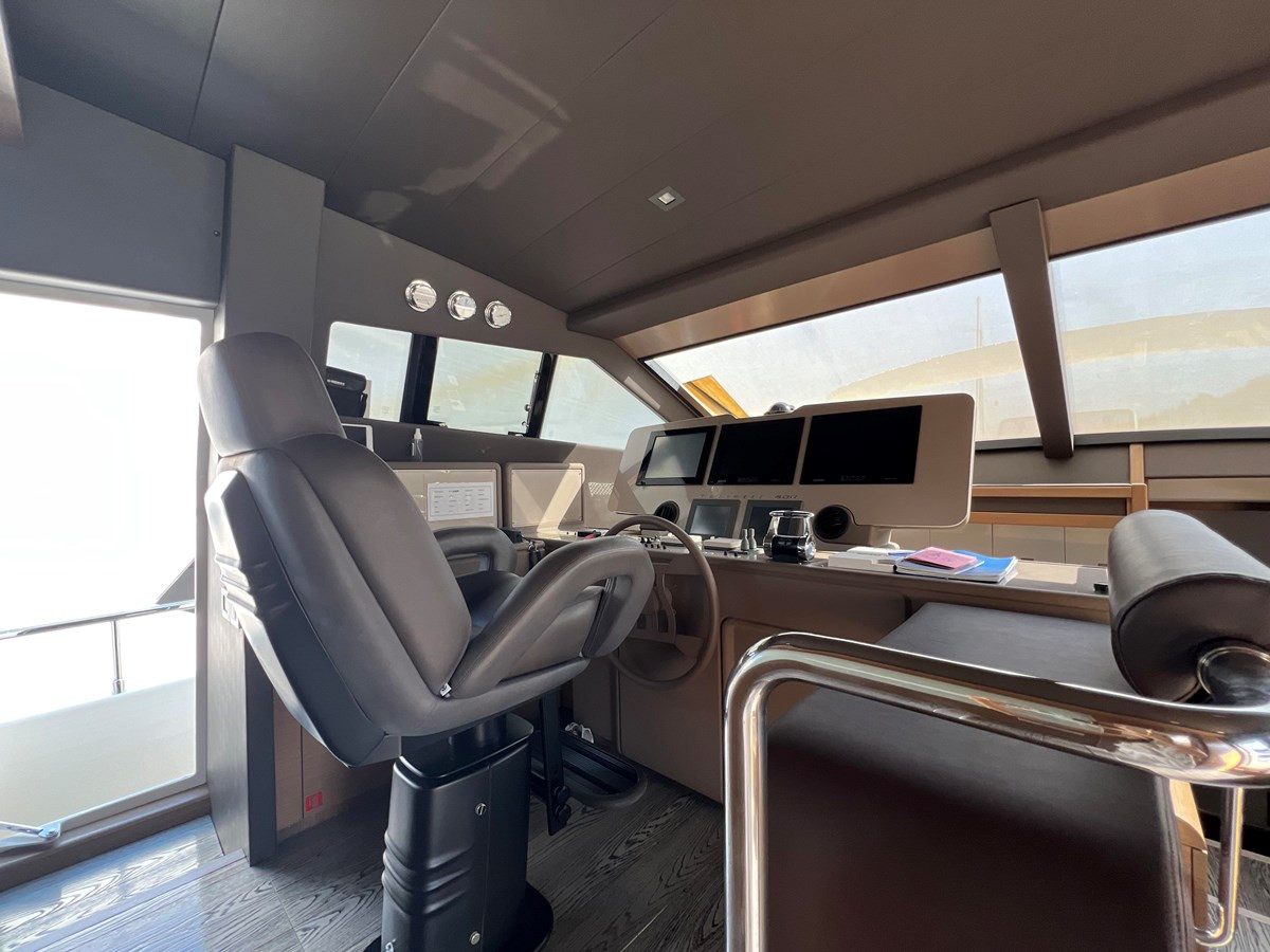 https://arconyachts.ams3.digitaloceanspaces.com/88186/conversions/large_4821570-optimize.jpg