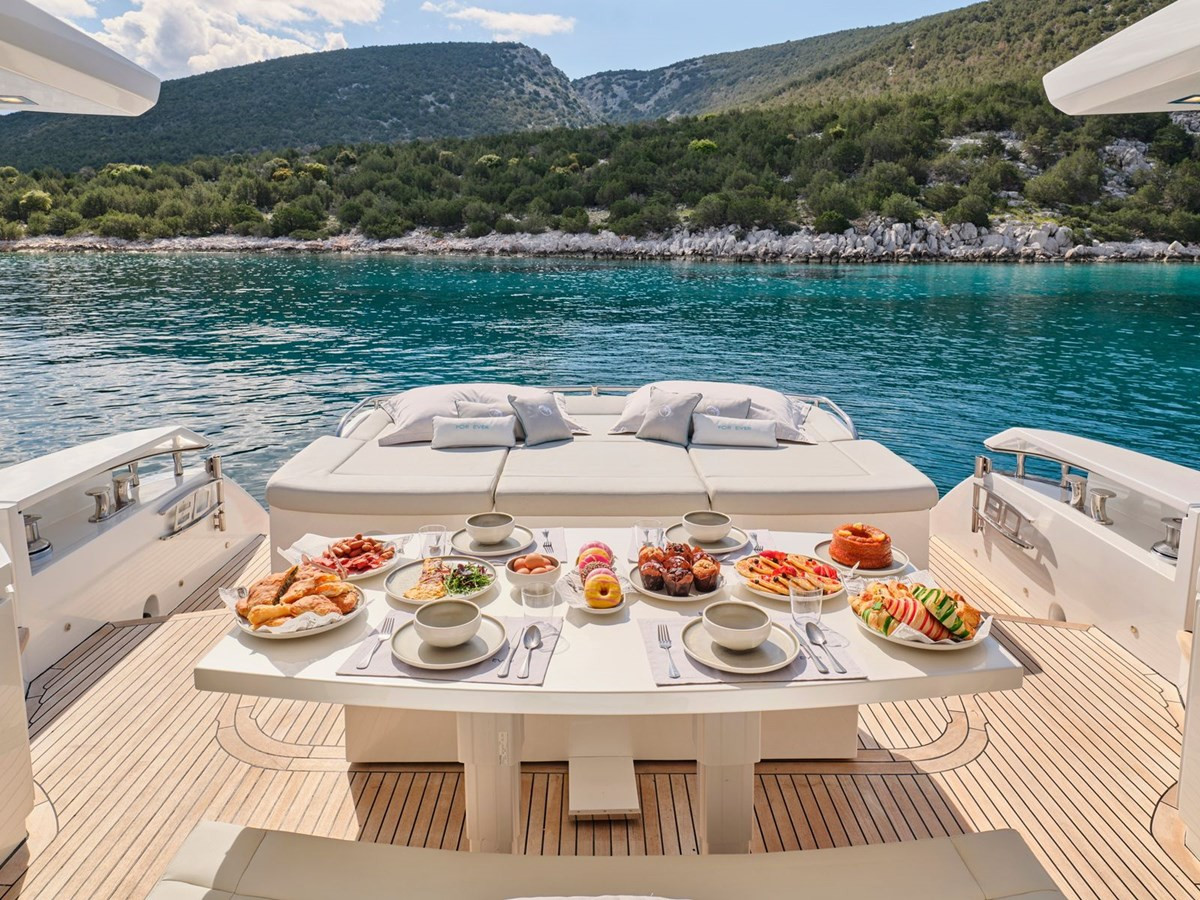 https://arconyachts.ams3.digitaloceanspaces.com/88203/conversions/large_4430741-optimize.jpg