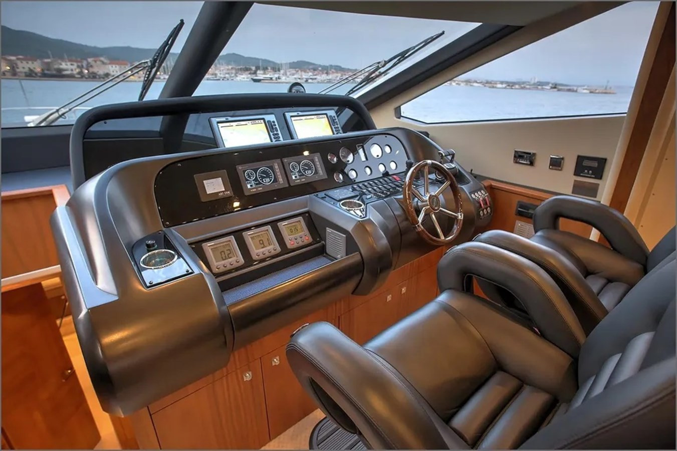 https://arconyachts.ams3.digitaloceanspaces.com/88234/conversions/large_4332830-optimize.jpg