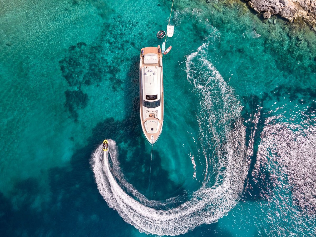 https://arconyachts.ams3.digitaloceanspaces.com/88247/conversions/large_4430758-optimize.jpg