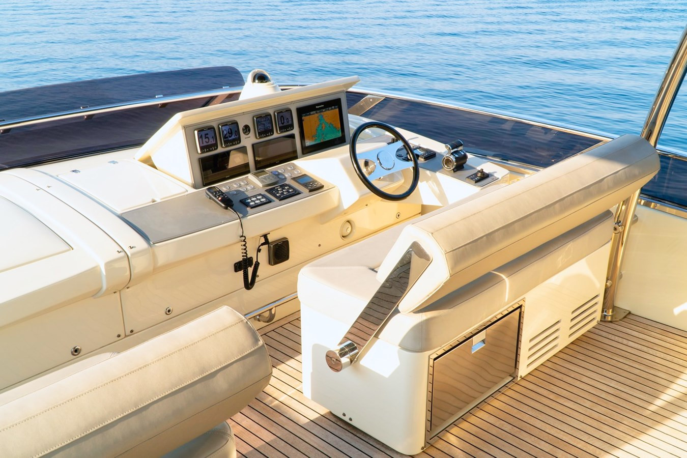 https://arconyachts.ams3.digitaloceanspaces.com/88302/conversions/large_4605331-optimize.jpg