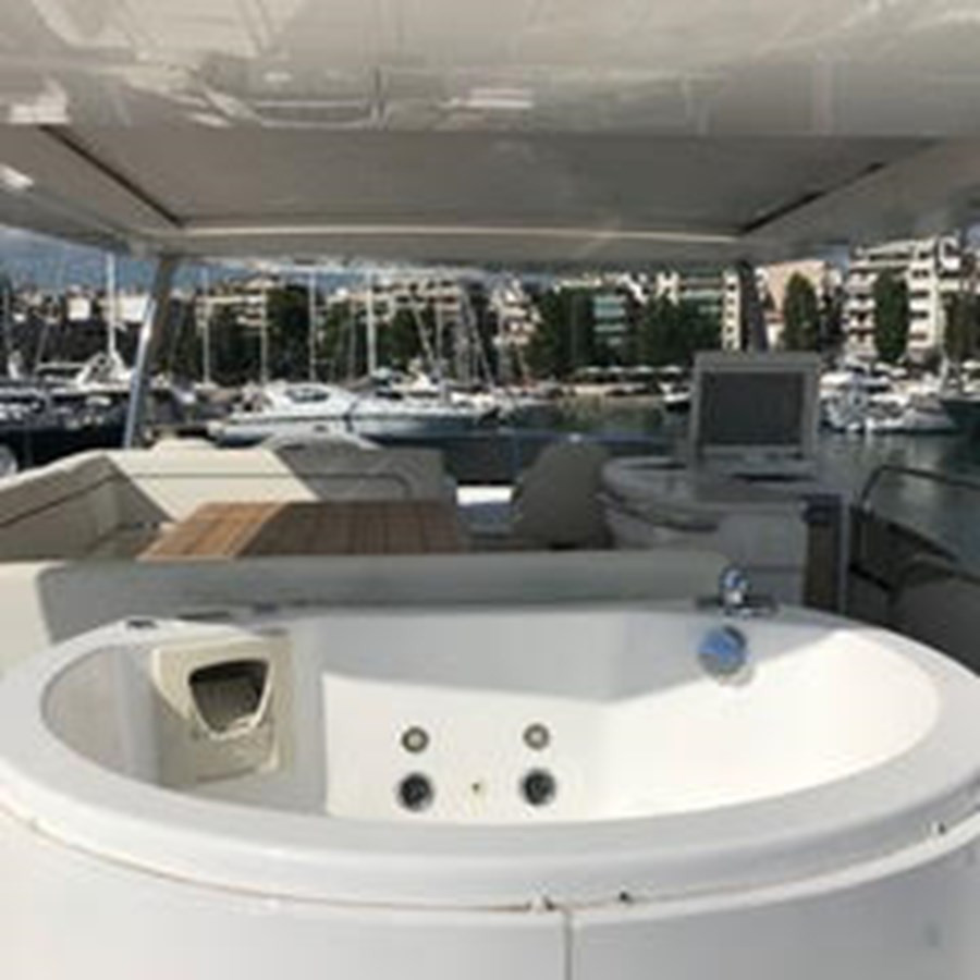 https://arconyachts.ams3.digitaloceanspaces.com/88313/conversions/large_2779909-optimize.jpg