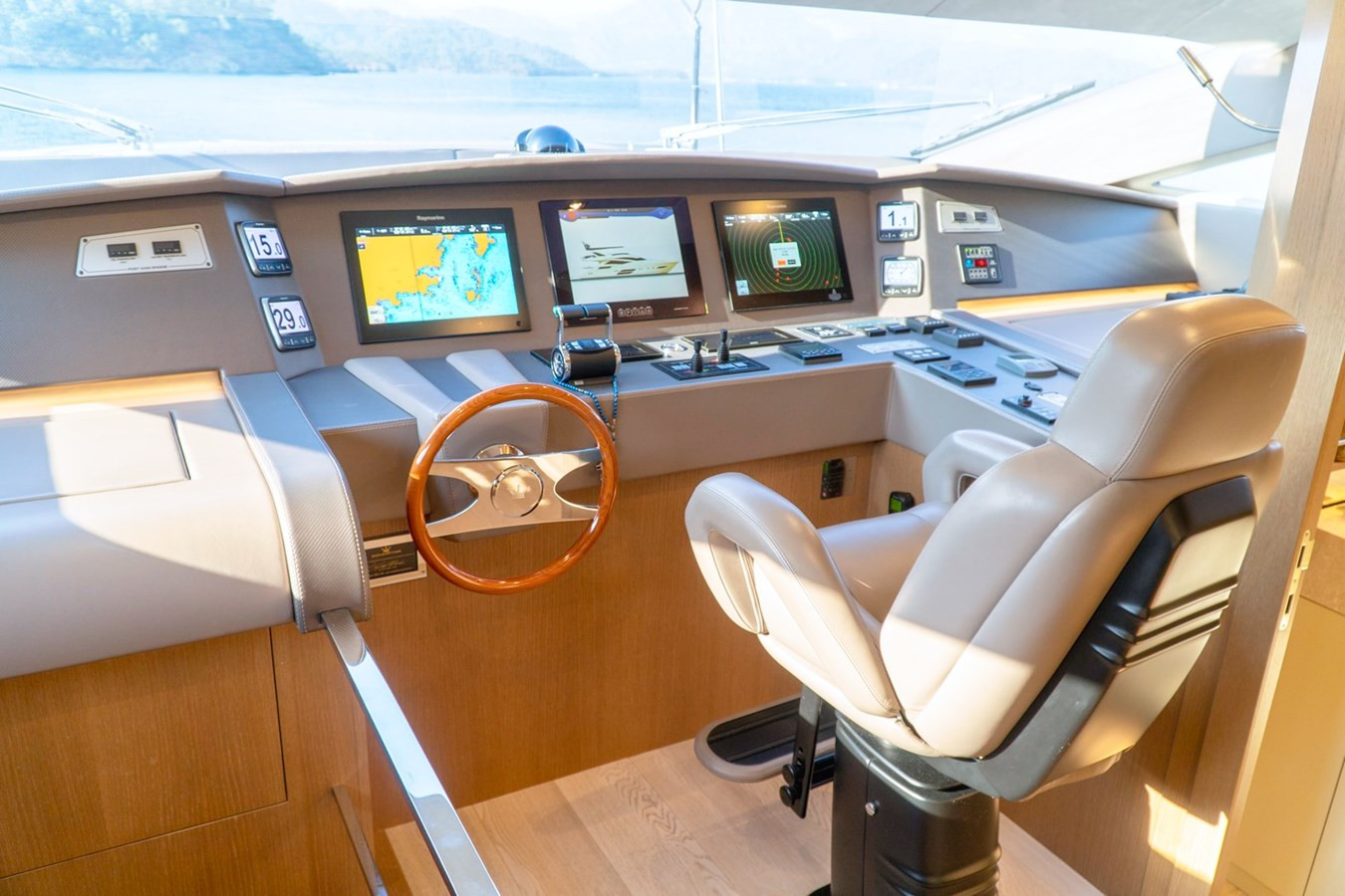https://arconyachts.ams3.digitaloceanspaces.com/88361/conversions/large_4605351-optimize.jpg