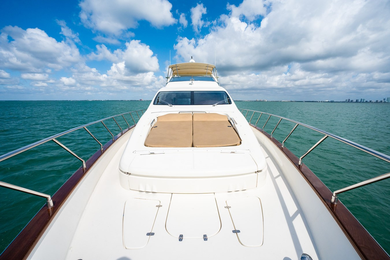 https://arconyachts.ams3.digitaloceanspaces.com/88498/conversions/large_3803319-optimize.jpg