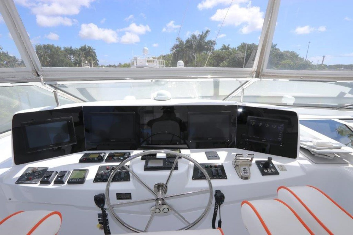 https://arconyachts.ams3.digitaloceanspaces.com/88539/conversions/large_3547416-optimize.jpg