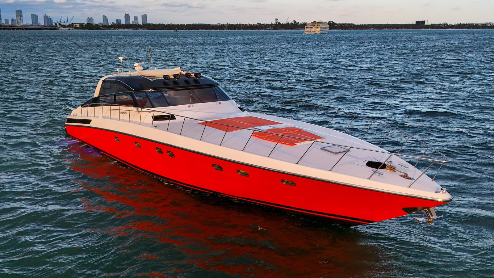 https://arconyachts.ams3.digitaloceanspaces.com/88563/conversions/large_4174372-optimize.jpg