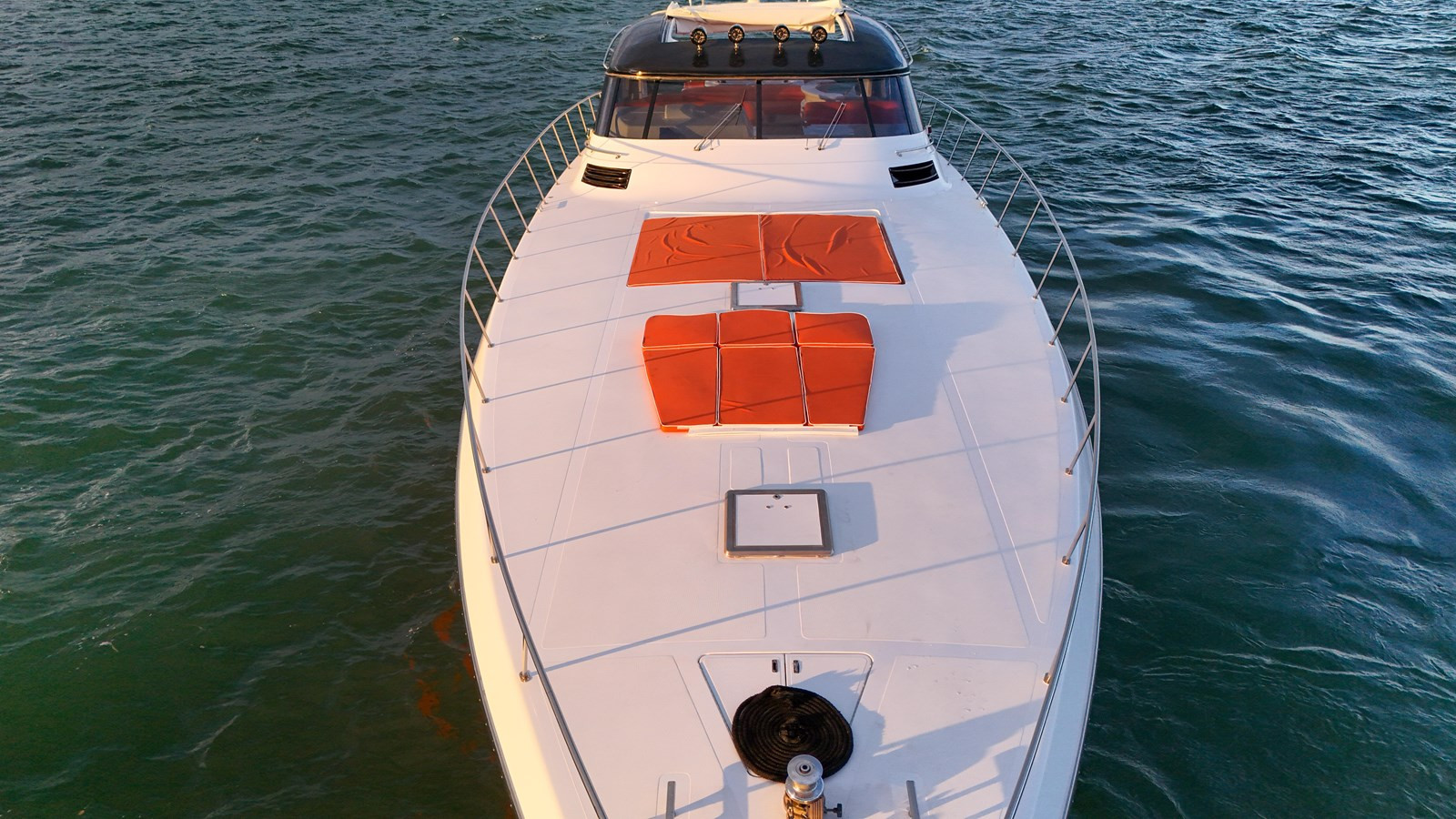 https://arconyachts.ams3.digitaloceanspaces.com/88571/conversions/large_4174374-optimize.jpg